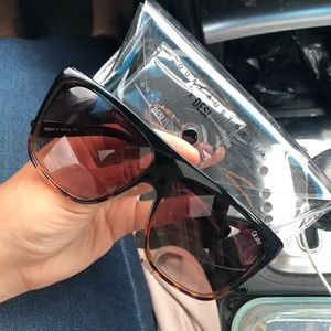Quay OTL II tortoise shell sunnies